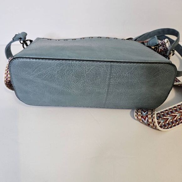 Sam & Hadley blue gray purse with a Couture Gems white wristlet/wallet. Both are - Picture 5 of 12